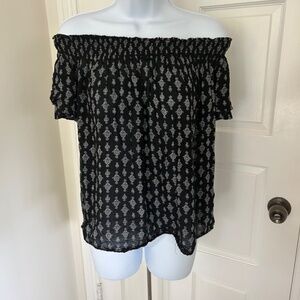 Size Large Off the Shoulder Exhilaration Black & White Blouse